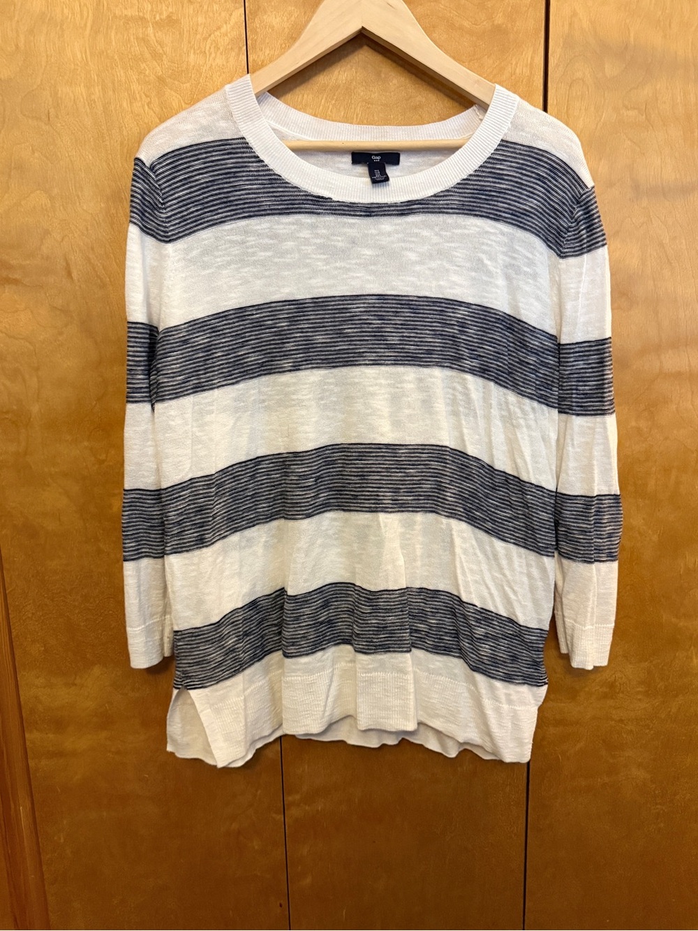 GAP Women's White and Navy Striped Lightweight Sweater Size Large